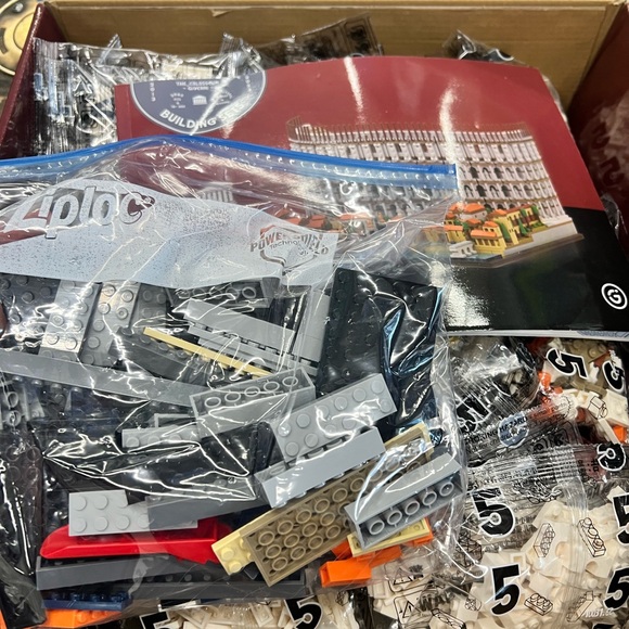 Colosseum Building Set - Picture 5 of 5